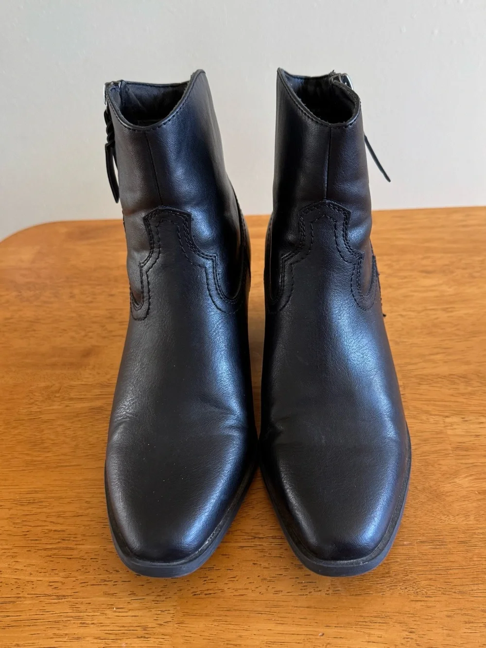 FRYE AND CO. sleek black